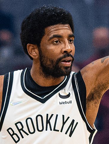 Kyrie Irving By Erik Drost - https://www.flickr.com/photos/edrost88/51831772061/, CC BY 2.0, https://commons.wikimedia.org/w/index.php?curid=116979203