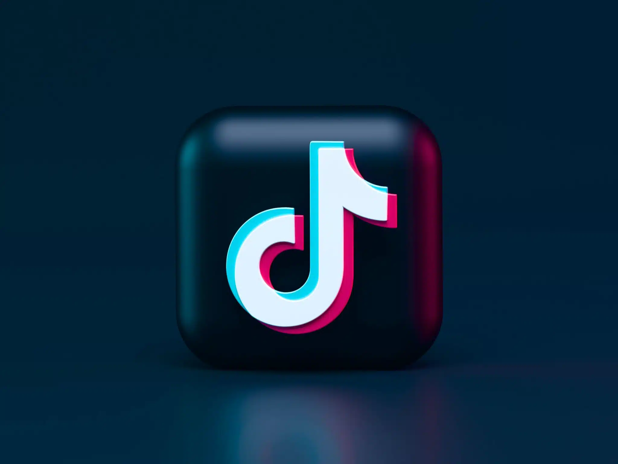White House Gives Federal Agencies 30-day Deadline: TikTok Is Banned on Government Devices (politicaliq.com)